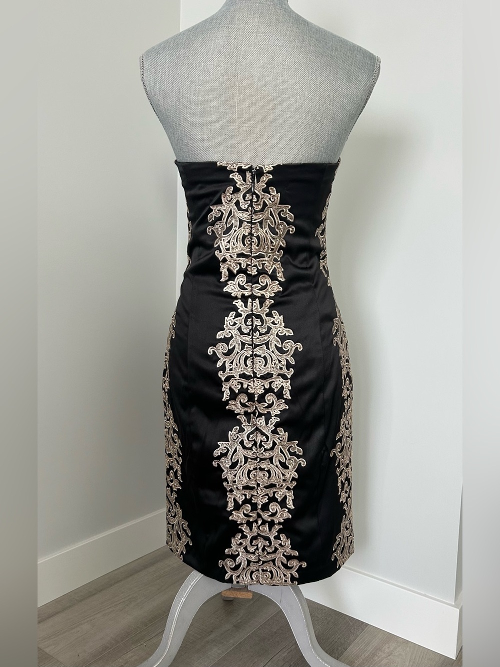 NWT Le Chateau Size S Strapless Cocktail Dress Black Satin Cream Embroidery - Picture 6 of 16